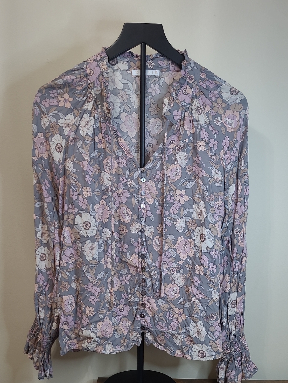 Karlie Gray & Pink Floral Design Button-Front Blouse size Large